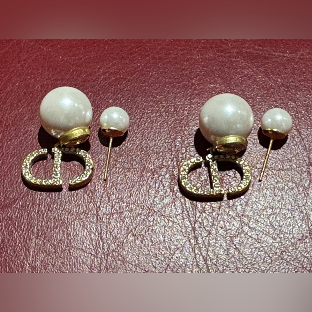Elegant Gold and White Pearl Earrings - Picture 2 of 3